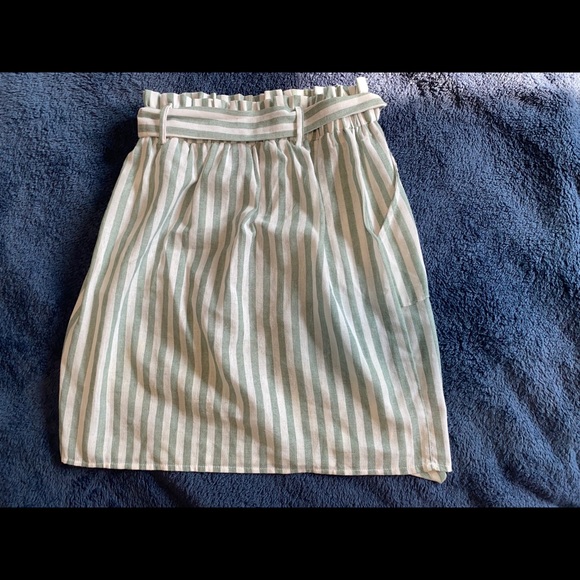 Stretchy stripped skirt - Picture 3 of 3